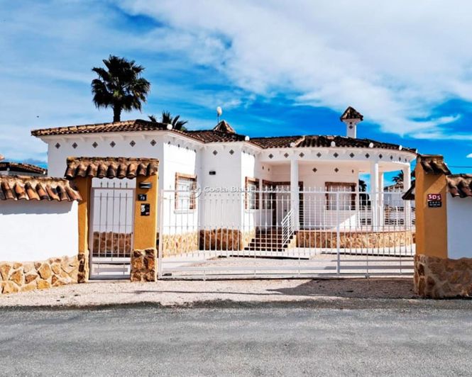 Image No.2-3 Bed Country House for sale