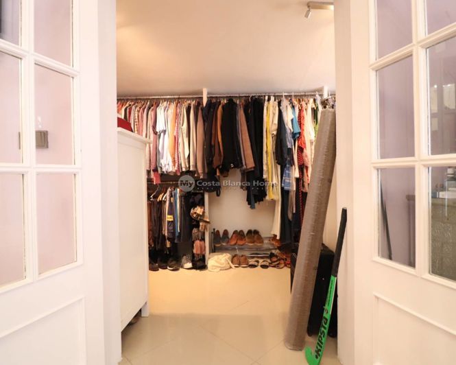 Image No.18-6 Bed Country House for sale