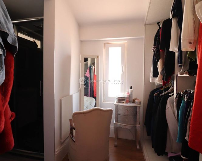 Image No.23-6 Bed Country House for sale