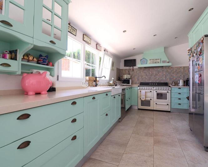 Image No.5-6 Bed Country House for sale