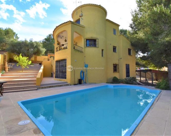 Image No.1-6 Bed Villa for sale