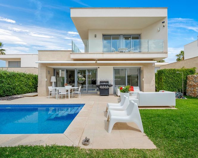 Image No.1-3 Bed Villa for sale