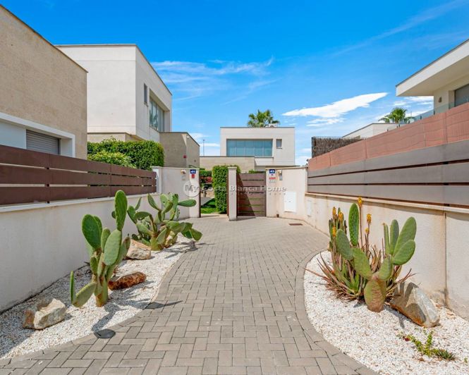 Image No.29-3 Bed Villa for sale