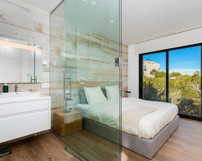 Image No.25-4 Bed Villa for sale