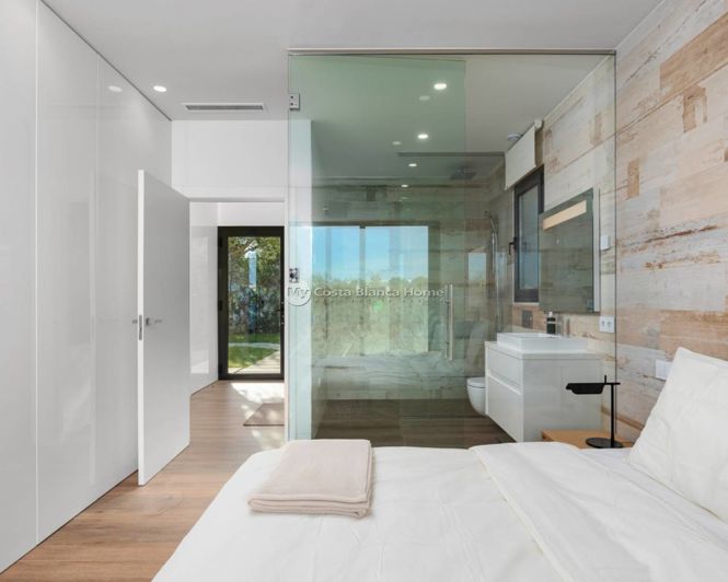 Image No.28-4 Bed Villa for sale