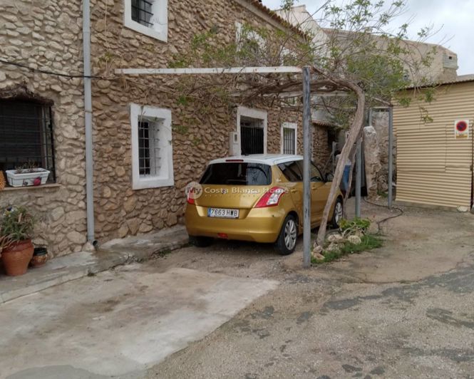 Image No.1-4 Bed Semi-Detached for sale