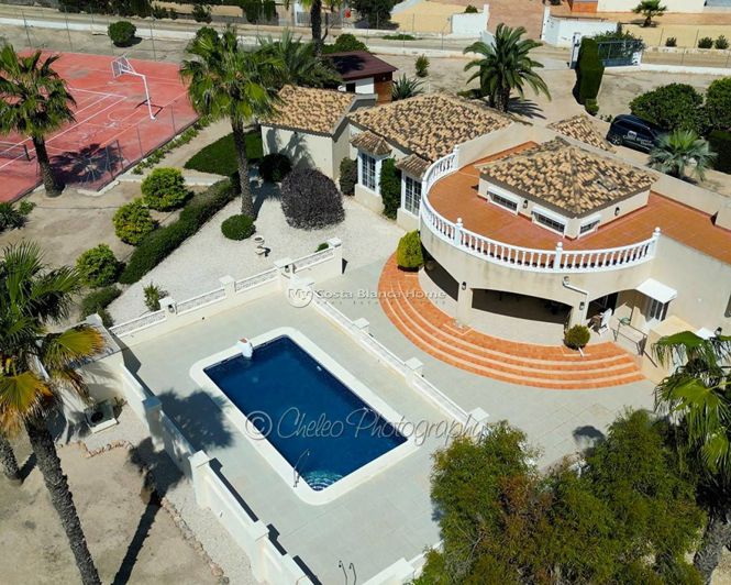 Image No.1-4 Bed Country House for sale
