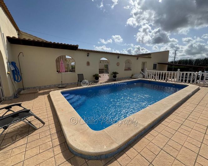 Image No.1-5 Bed Country House for sale