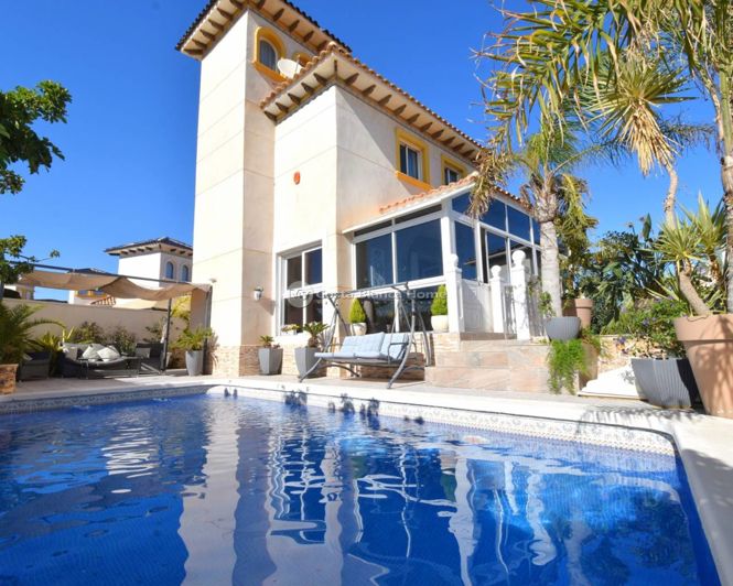 Image No.1-4 Bed Villa for sale