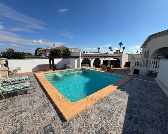 Image No.1-3 Bed Country House for sale