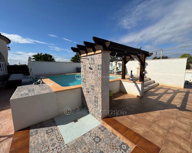 Image No.14-3 Bed Country House for sale