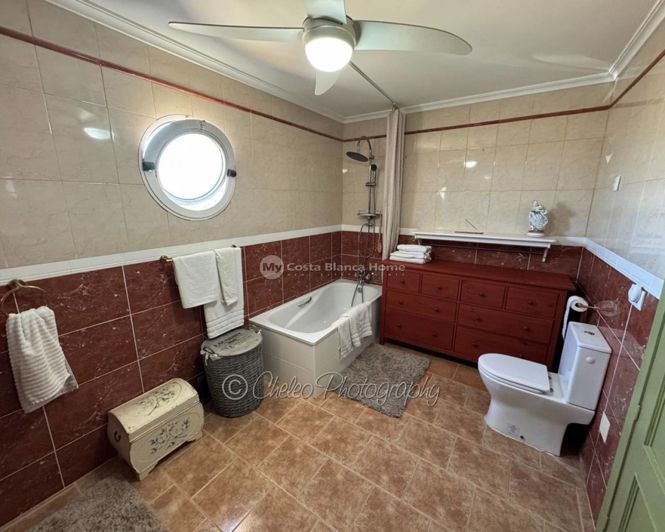 Image No.14-3 Bed Country House for sale