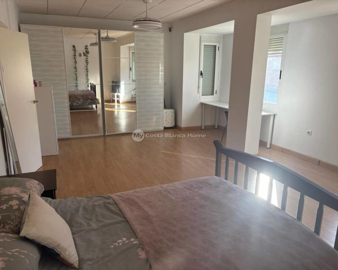 Image No.11-5 Bed Townhouse for sale