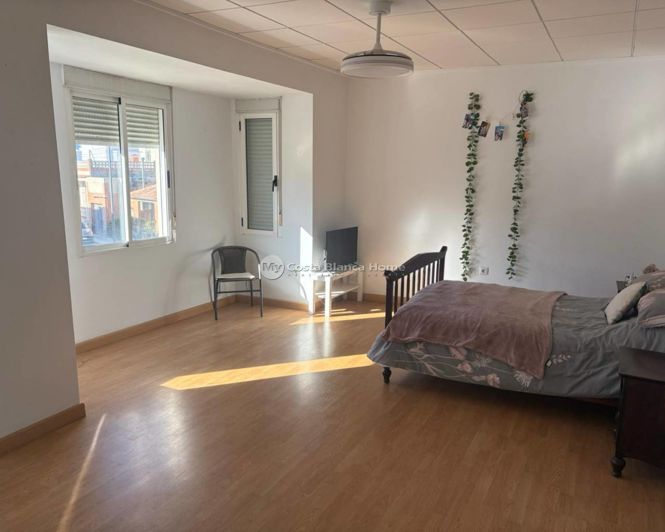 Image No.12-5 Bed Townhouse for sale