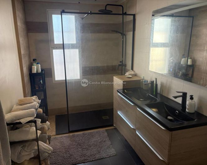 Image No.9-5 Bed Townhouse for sale