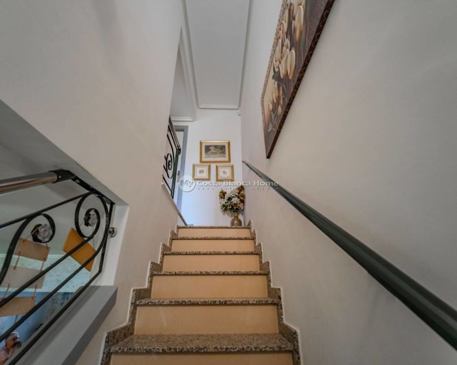 Image No.31-3 Bed Townhouse for sale