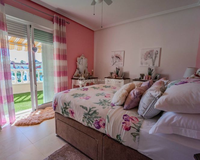 Image No.37-3 Bed Townhouse for sale