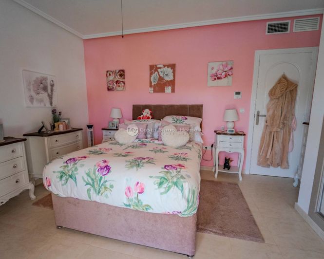 Image No.39-3 Bed Townhouse for sale