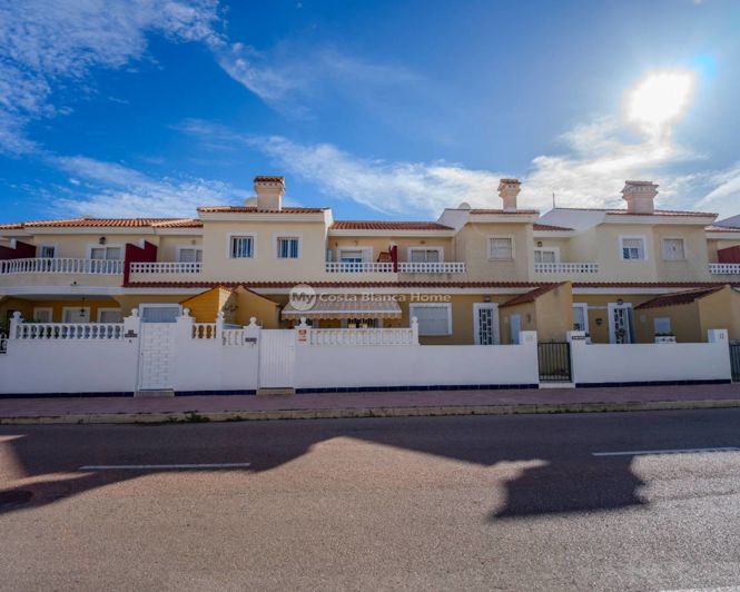 Image No.50-3 Bed Townhouse for sale