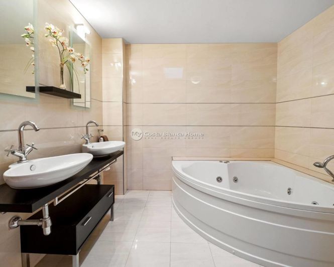 Image No.15-4 Bed Villa for sale