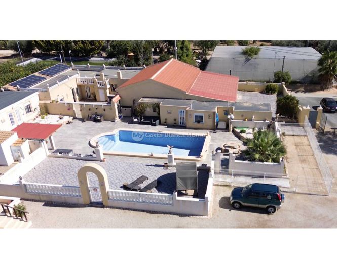 Image No.1-6 Bed Country House for sale