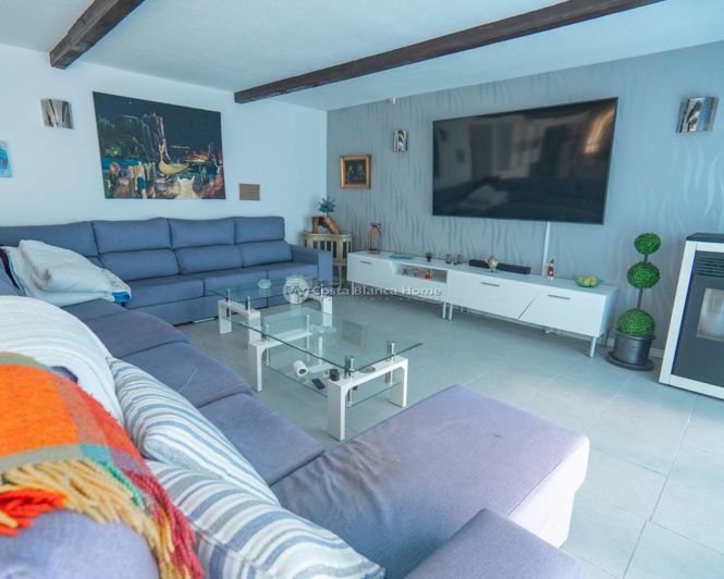 Image No.2-6 Bed Country House for sale