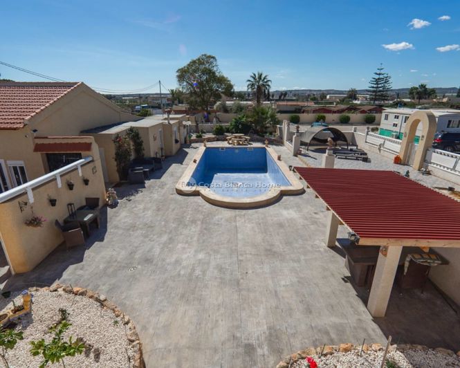 Image No.38-6 Bed Country House for sale