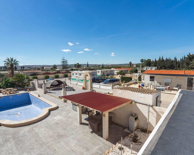 Image No.41-6 Bed Country House for sale