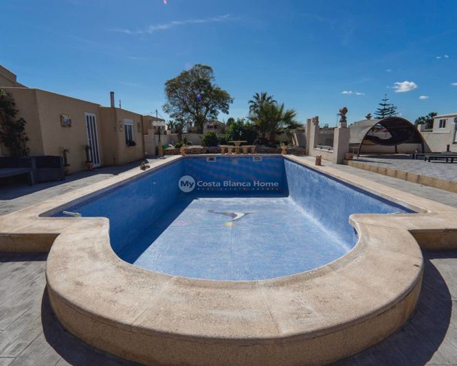 Image No.46-6 Bed Country House for sale