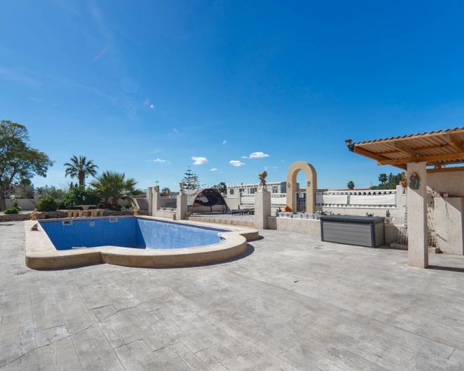 Image No.50-6 Bed Country House for sale