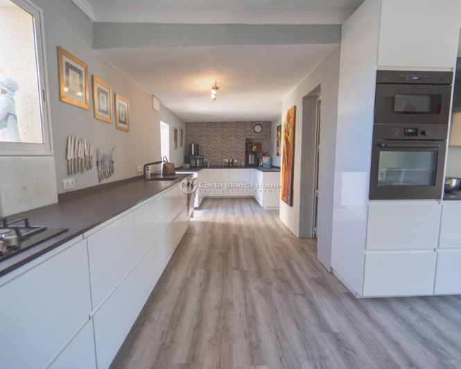 Image No.8-6 Bed Country House for sale