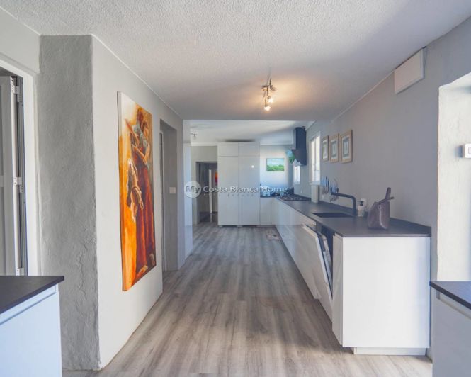 Image No.9-6 Bed Country House for sale