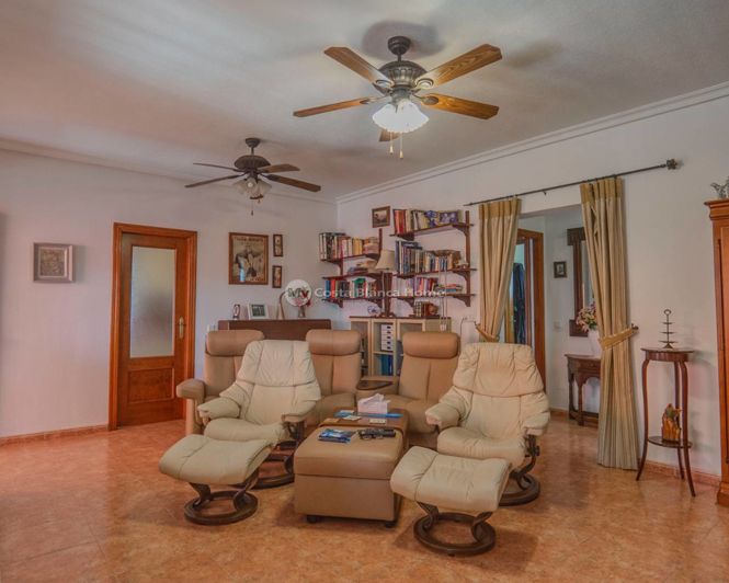 Image No.11-3 Bed Country House for sale