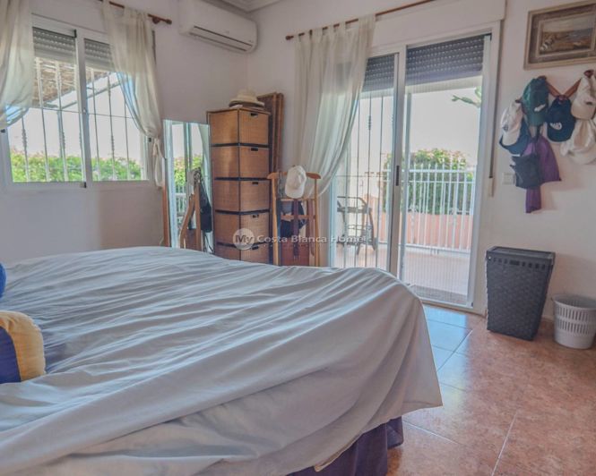 Image No.15-3 Bed Country House for sale