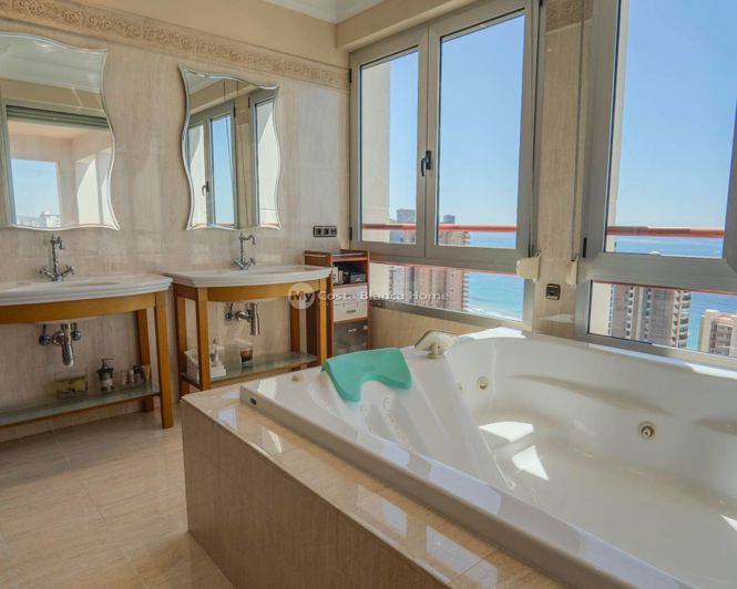 Image No.35-5 Bed Apartment for sale