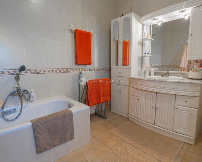 Image No.20-5 Bed Villa for sale