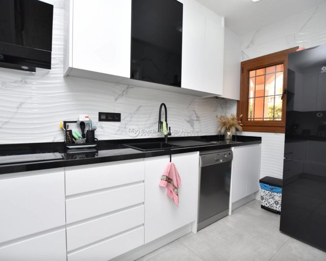 Image No.13-3 Bed Townhouse for sale