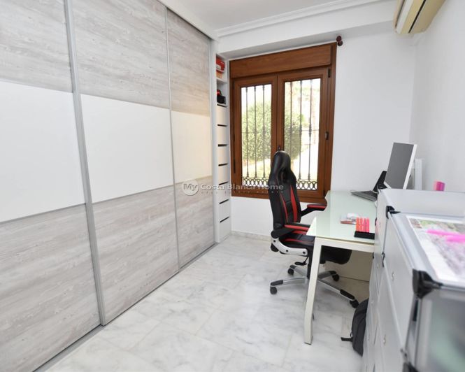 Image No.20-3 Bed Townhouse for sale