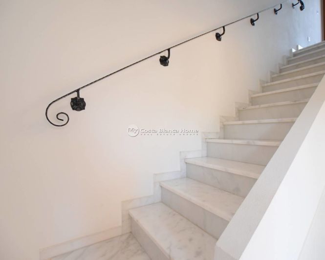 Image No.21-3 Bed Townhouse for sale