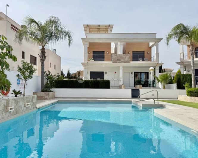 Image No.11-3 Bed Townhouse for sale