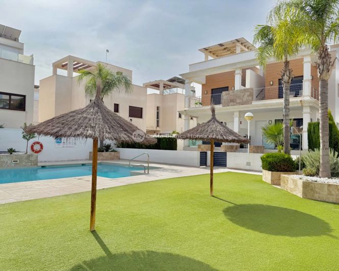 Image No.12-3 Bed Townhouse for sale