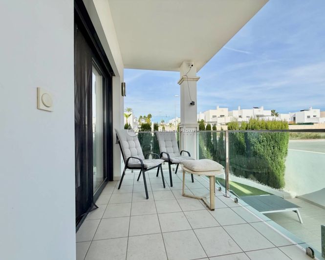 Image No.15-3 Bed Townhouse for sale