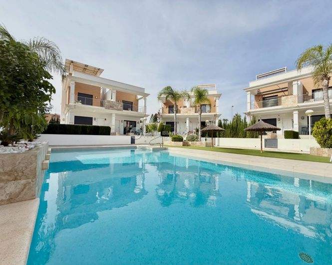 Image No.2-3 Bed Townhouse for sale