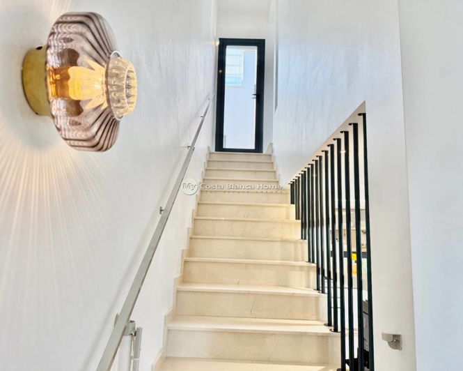 Image No.21-3 Bed Townhouse for sale