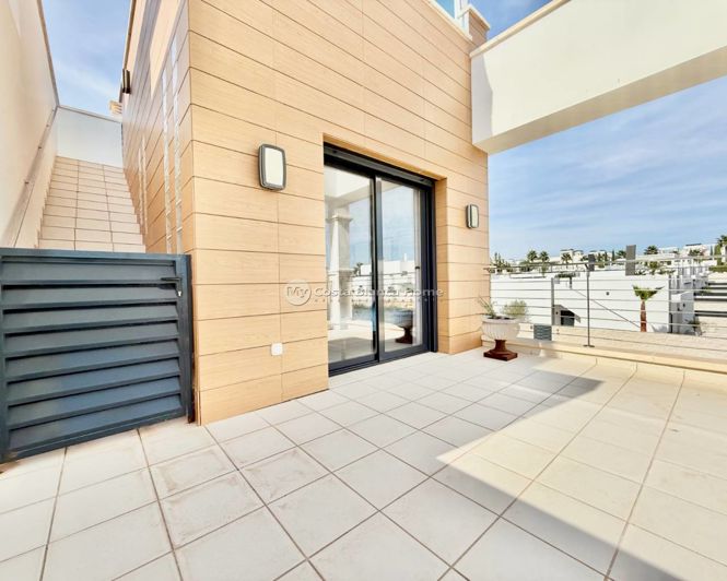 Image No.37-3 Bed Townhouse for sale