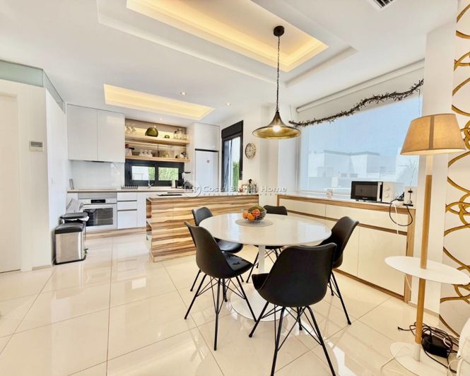 Image No.4-3 Bed Townhouse for sale