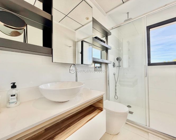 Image No.42-3 Bed Townhouse for sale