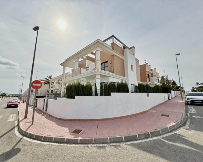 Image No.46-3 Bed Townhouse for sale