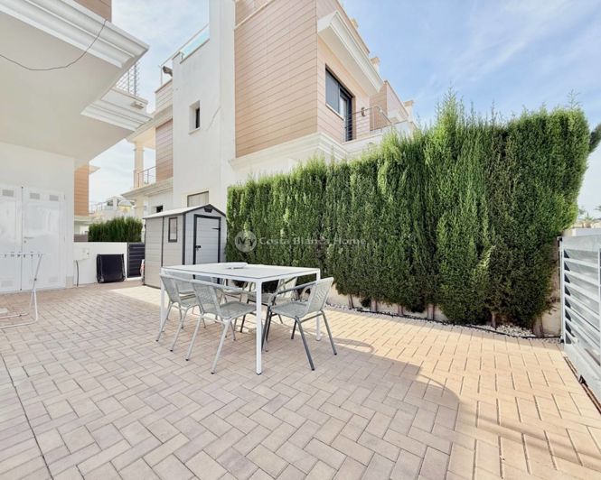 Image No.50-3 Bed Townhouse for sale