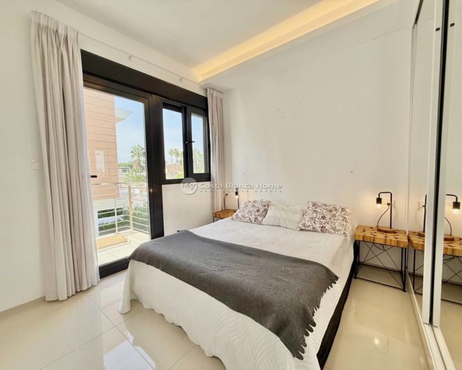 Image No.8-3 Bed Townhouse for sale